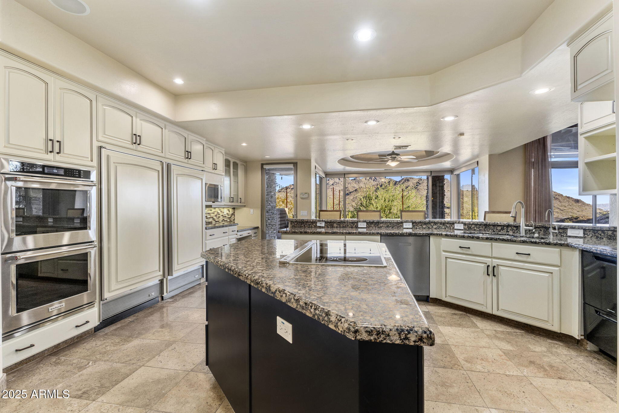 9247 North 24th Way Phoenix, AZ 85028 - Photo 17 of 99 35-web-or-mls-IMG_2099