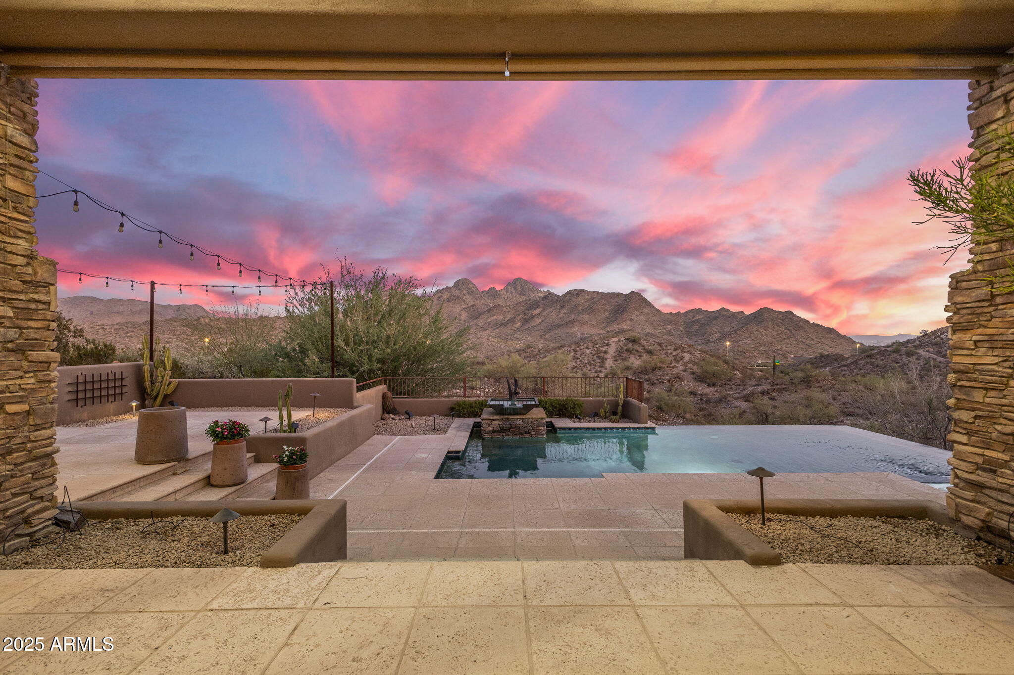 9247 North 24th Way Phoenix, AZ 85028 - Photo 4 of 99