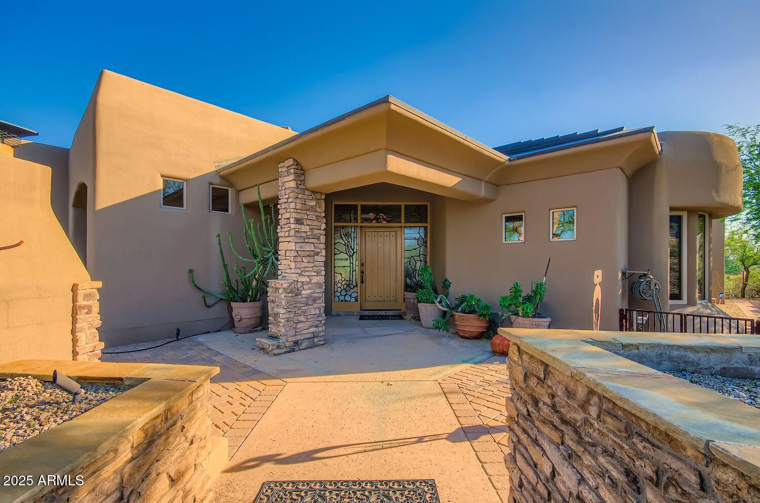9247 North 24th Way Phoenix, AZ 85028 - Photo 91 of 99 a front view of a house with garden