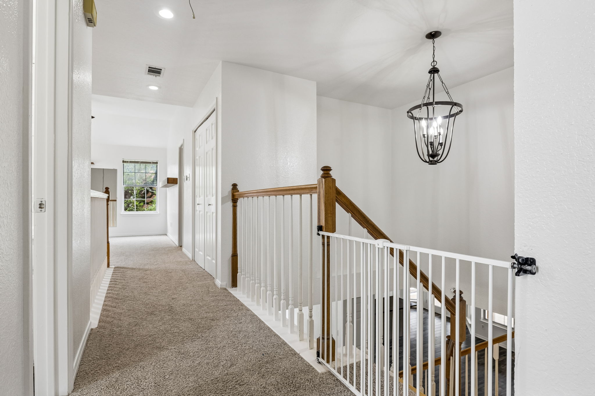 10400 O'Rourk Lane Austin, TX 78739 - Photo 16 of 33 a view of a hallway with window