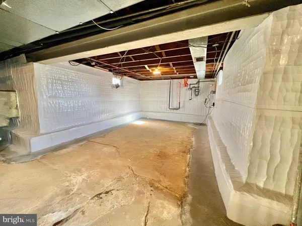 a view of walk in entryway