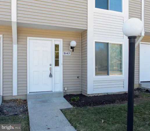 a view of a house with backyard and garden