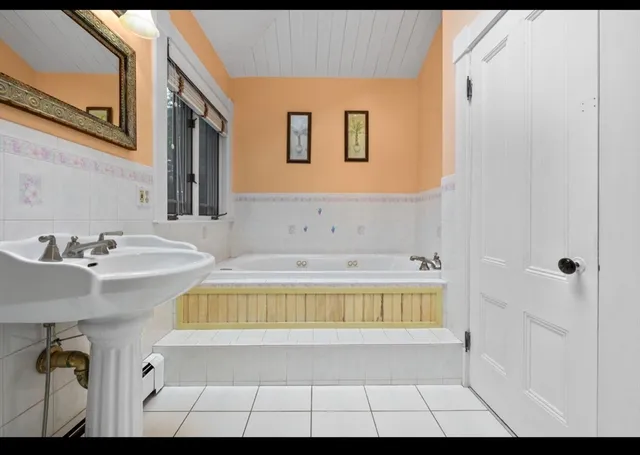 $3,000 | 118 Elm Street, Unit 1, Marlborough, MA 01752