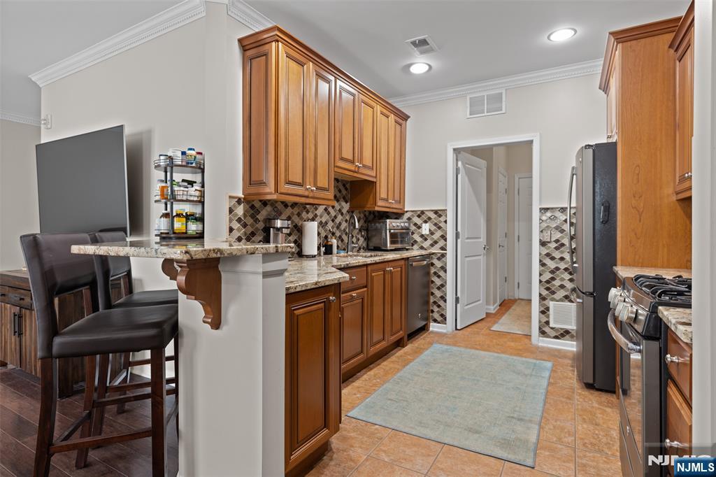 407 River Place Butler, NJ 07405 - Photo 8 of 25