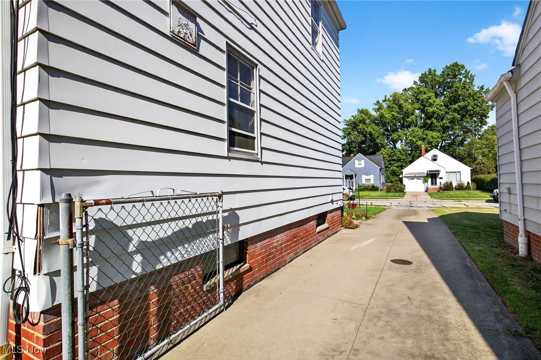 1078 Winston Road Cleveland, OH 44121 - Photo 45 of 47