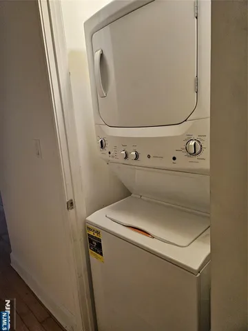 a close up view of a washer and dryer