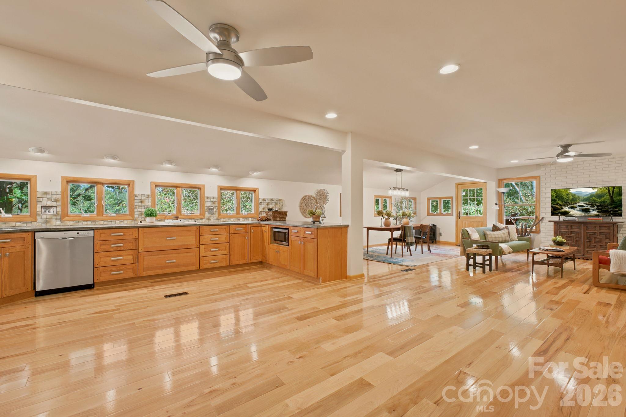 2711 Rabbit Hop Road Spruce Pine, NC 28777 - Photo 16 of 47 Gallery Image 16