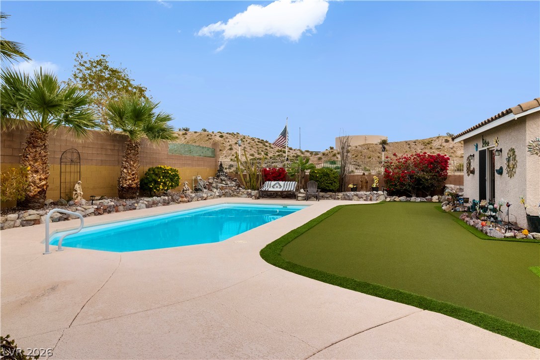 2516 Morrow Ridge Place Laughlin, NV 89029 - Photo 57 of 93 View of swimming pool with a fenced backyard, an area to practice putting, and patio surround