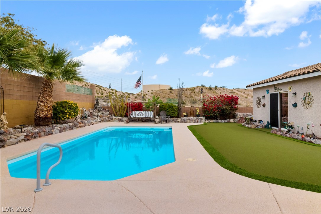 2516 Morrow Ridge Place Laughlin, NV 89029 - Photo 58 of 93 View of swimming pool featuring a fenced backyard, patio surround, and an area to practice putting