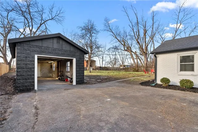 $215,000 | 2018 James Downey Road, Independence, MO 64057