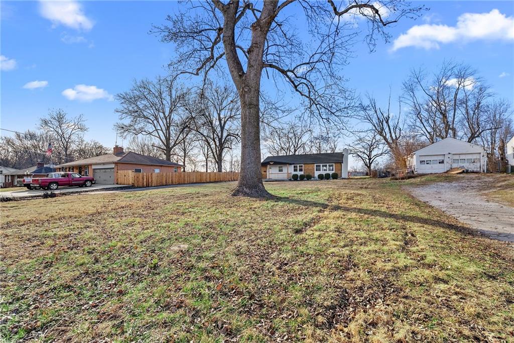 2018 James Downey Road Independence, MO 64057 - Photo 4 of 34