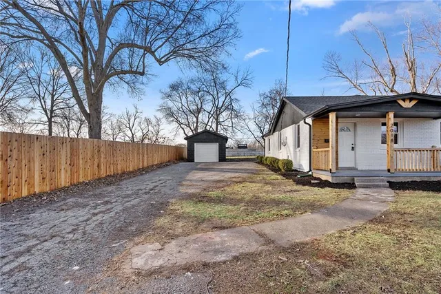 $215,000 | 2018 James Downey Road, Independence, MO 64057