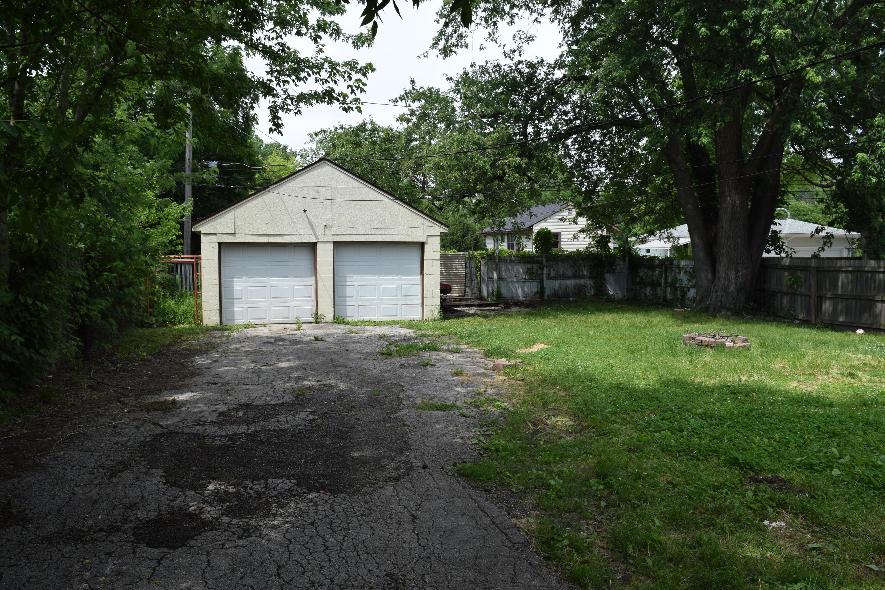2034 Ferris Road Columbus, OH 43224 - Photo 4 of 14