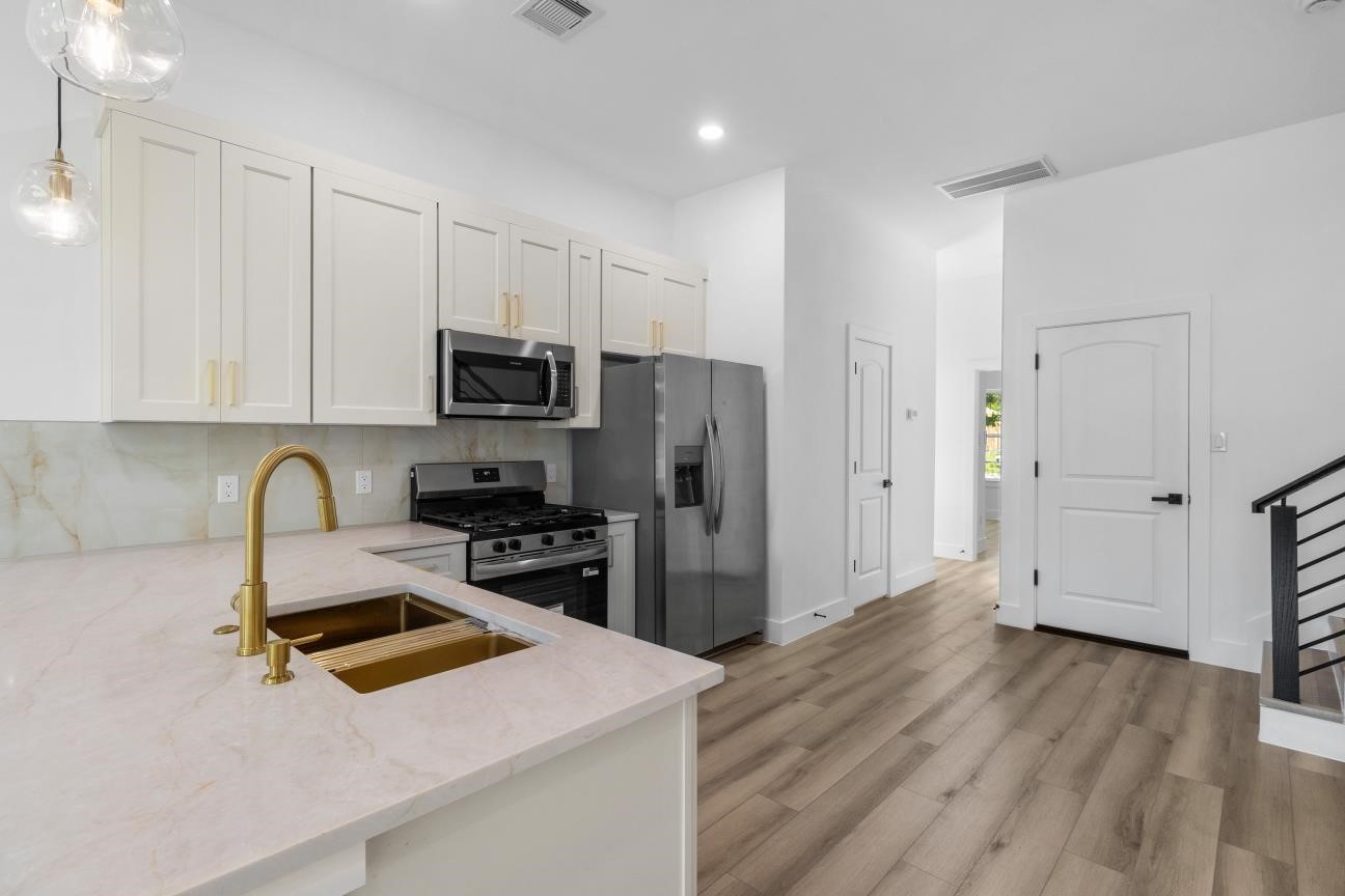 4412 Alvin Street, Unit A Houston, TX 77051 - Photo 6 of 24