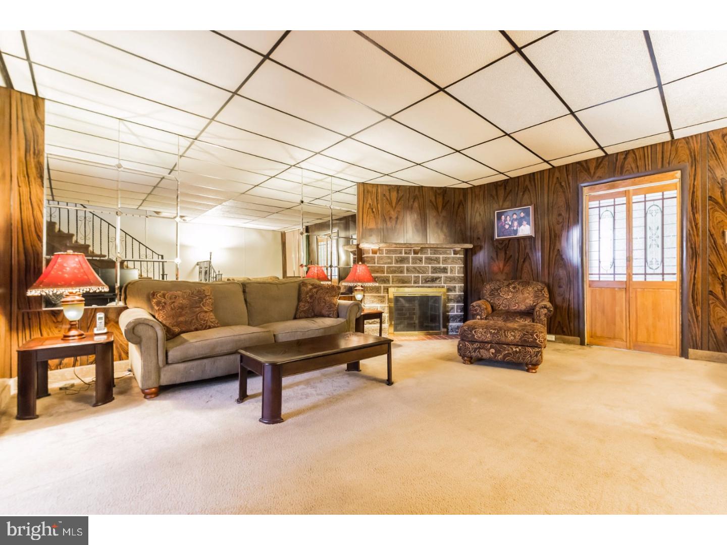 1011 Marlyn Road Philadelphia, PA 19151 - Photo 5 of 21 Living Room