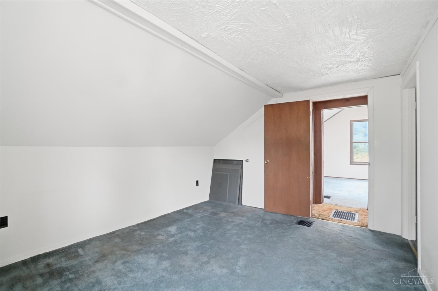 1414 Beacon Road Cincinnati, OH 45230 - Photo 22 of 33