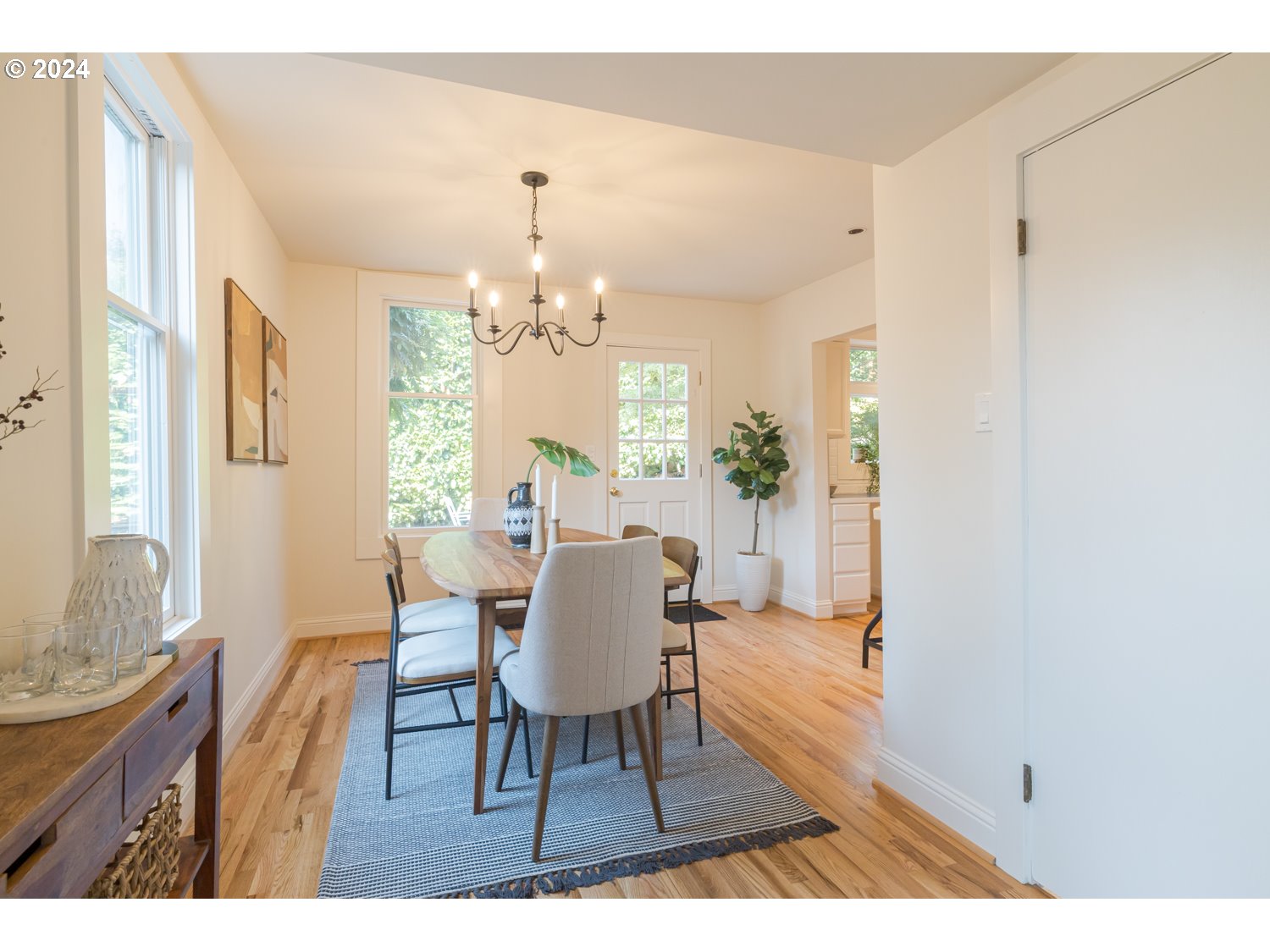 2707 Southwest Homar Avenue Portland, OR 97201 - Photo 34 of 48 a view of a dining room with furniture and window