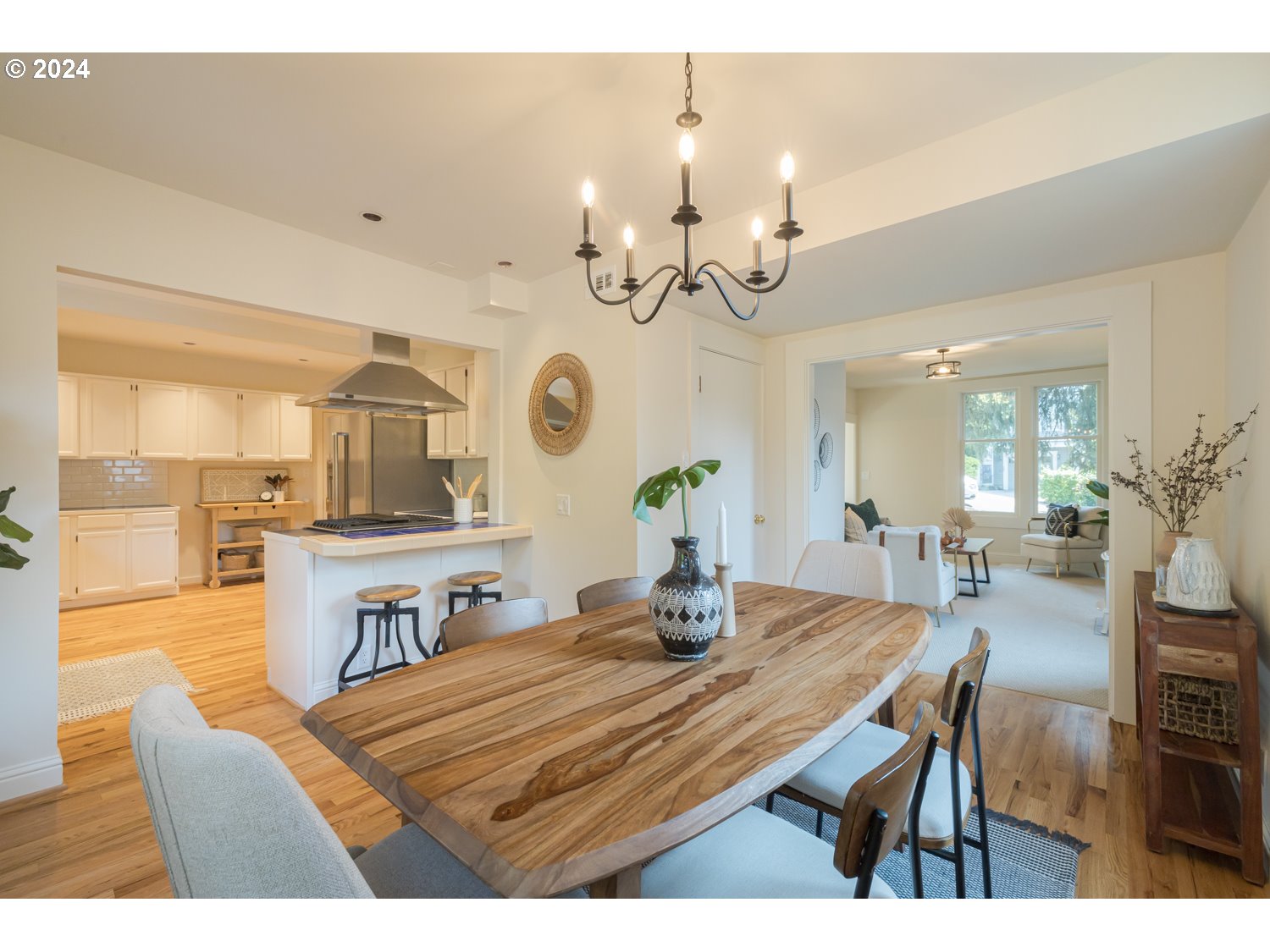 2707 Southwest Homar Avenue Portland, OR 97201 - Photo 41 of 48 a view of a dining room with furniture and wooden floor