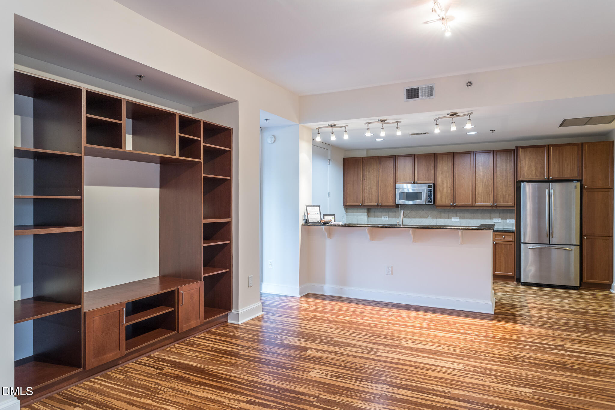 618 North Boylan Avenue, Unit 528 Raleigh, NC 27603 - Photo 3 of 21 3 618 N Boylan Ave Int Unit 528 mls
