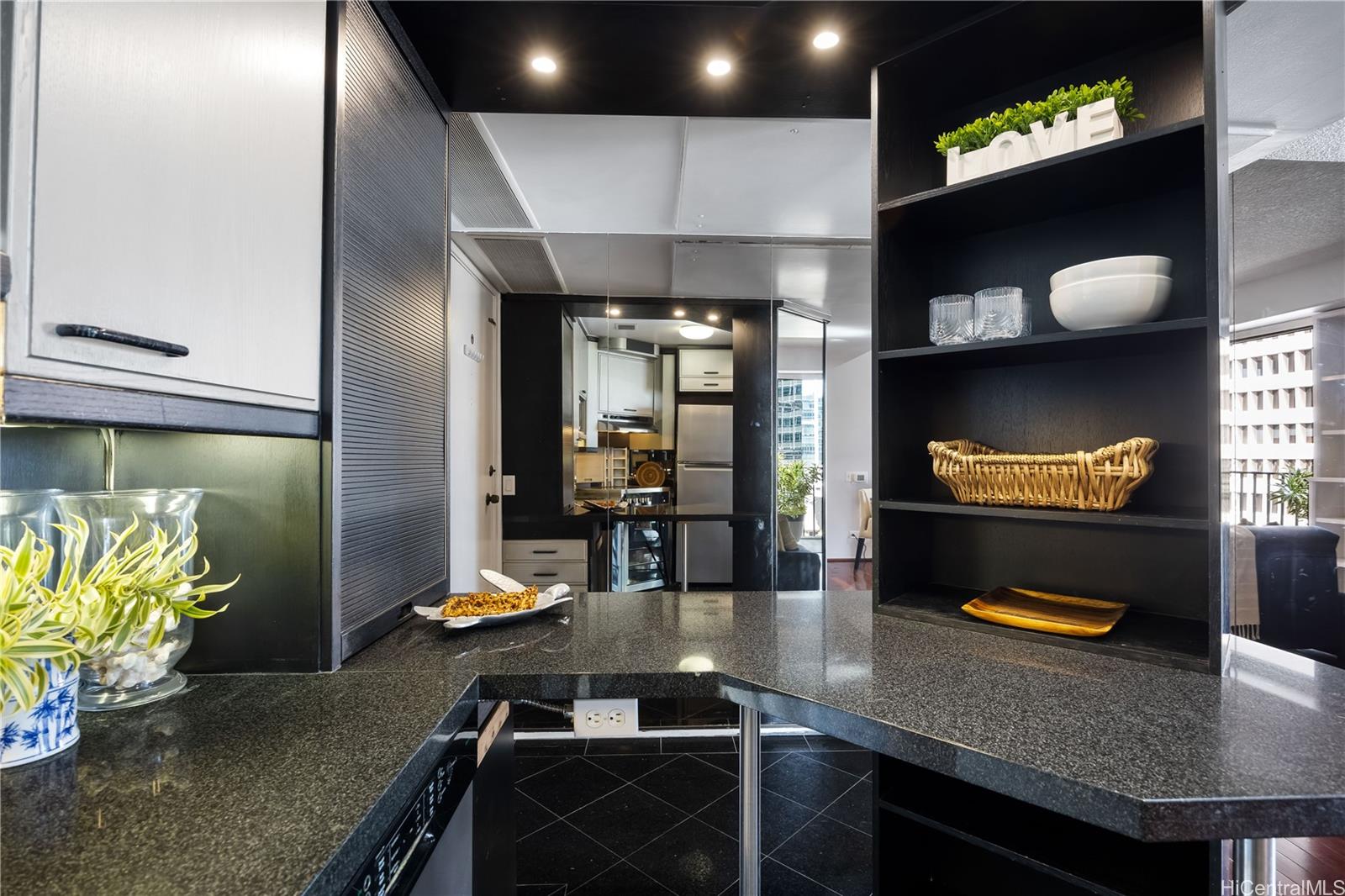 225 Queen Street, Unit 12G Honolulu, HI 96813 - Photo 8 of 25