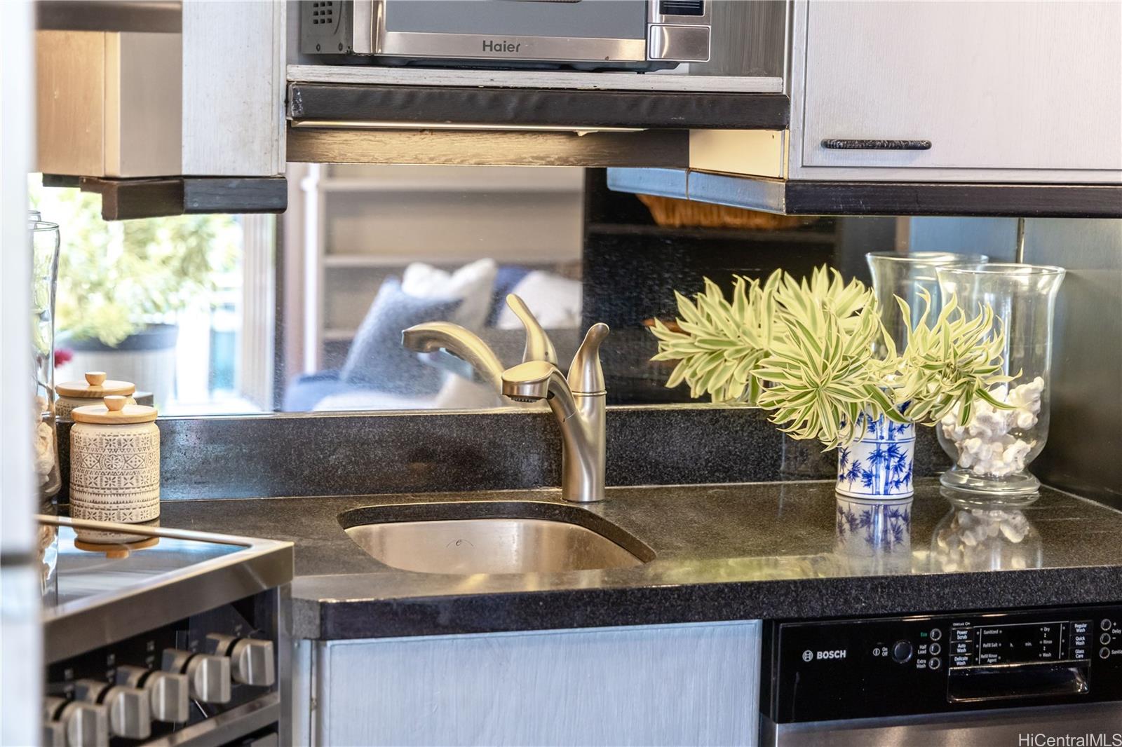 225 Queen Street, Unit 12G Honolulu, HI 96813 - Photo 9 of 25