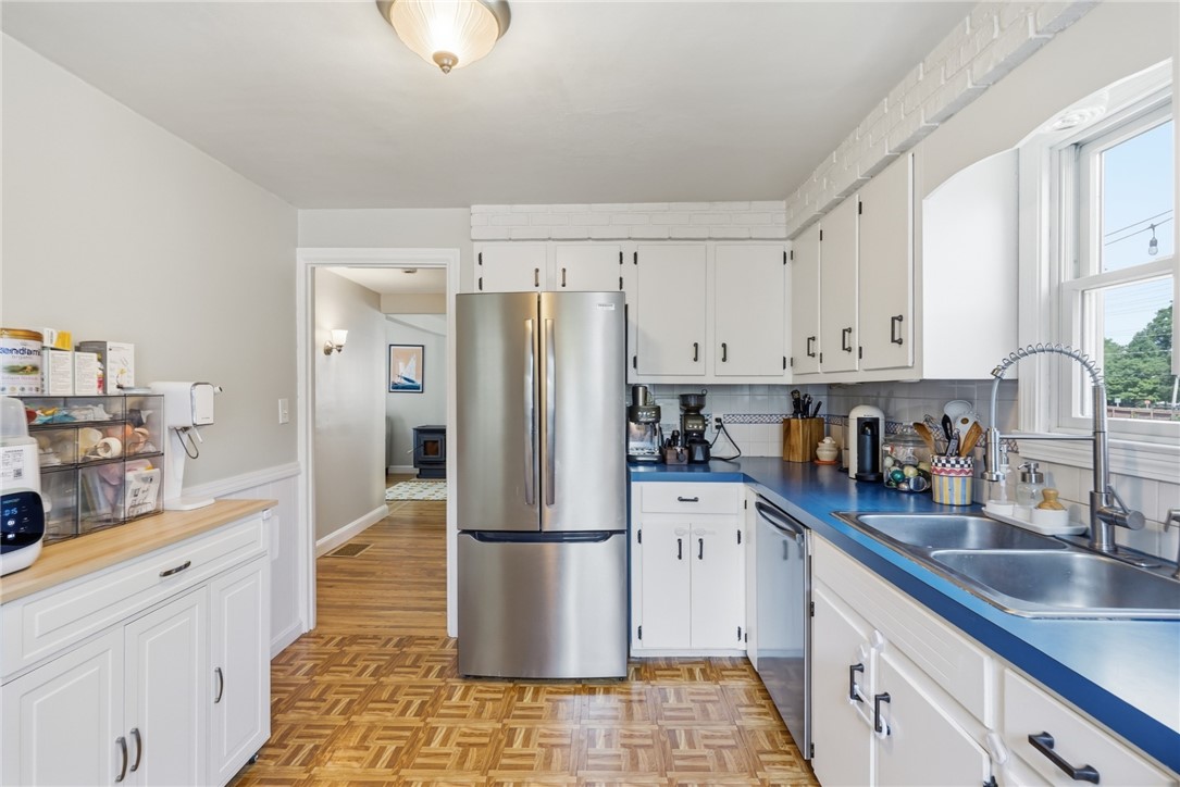 25 King Road Middletown, RI 02842 - Photo 19 of 44