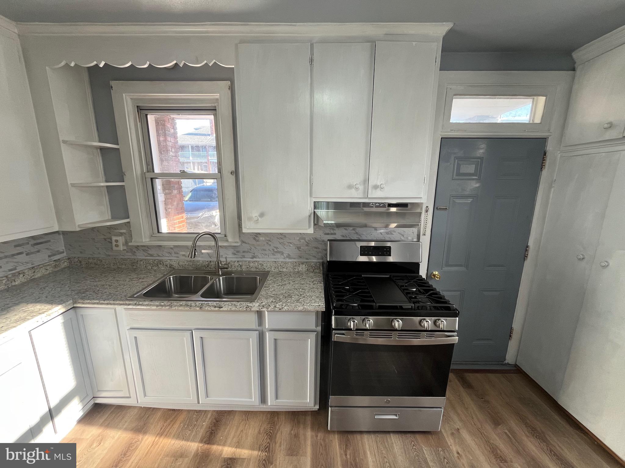 240 Harding Court York, PA 17403 - Photo 6 of 31 a kitchen with granite countertop a sink and a stove