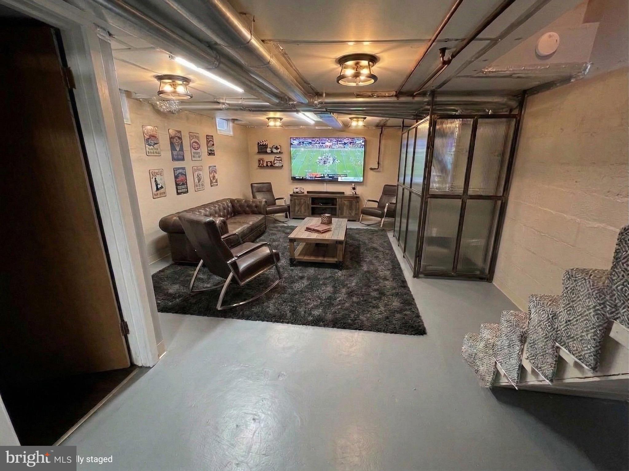 240 Harding Court York, PA 17403 - Photo 10 of 31 a living room with furniture