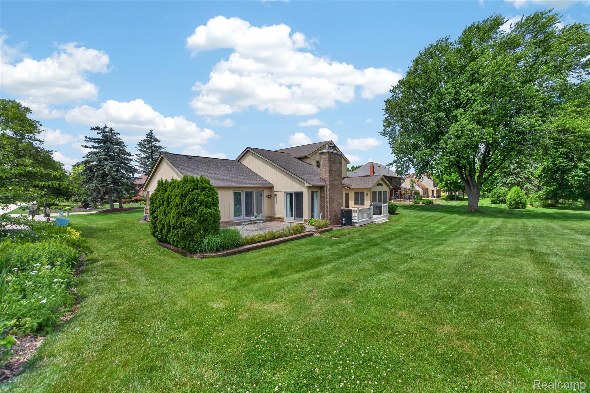 1236 Chaffer Drive Rochester, MI 48306 - Photo 55 of 76 DSC05776.jpg
