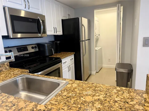 $3,900 | 770 Claughton Island Drive, Unit 1003, Miami, FL 33131