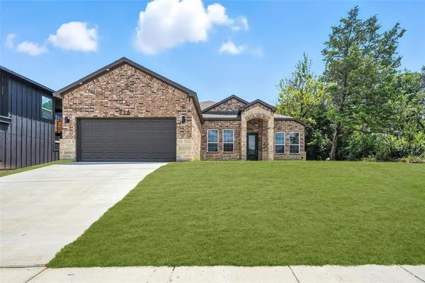 $2,900 | 716 Oak Creek Drive, Hutchins, TX 75141