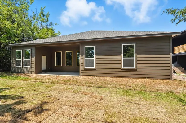 $2,900 | 716 Oak Creek Drive, Hutchins, TX 75141