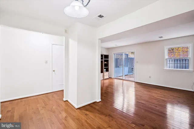 $374,900 | 5822 Humblebee Road, Columbia, MD 21045