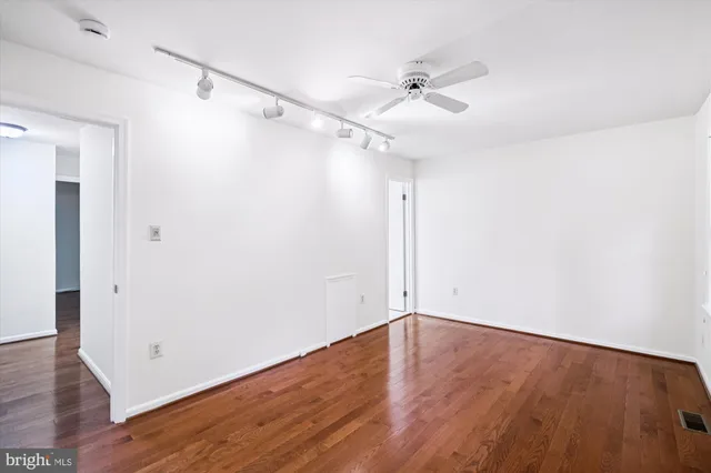 $374,900 | 5822 Humblebee Road, Columbia, MD 21045