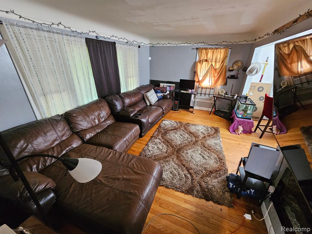 7450 Rutland Street Detroit, MI 48228 - Photo 3 of 12