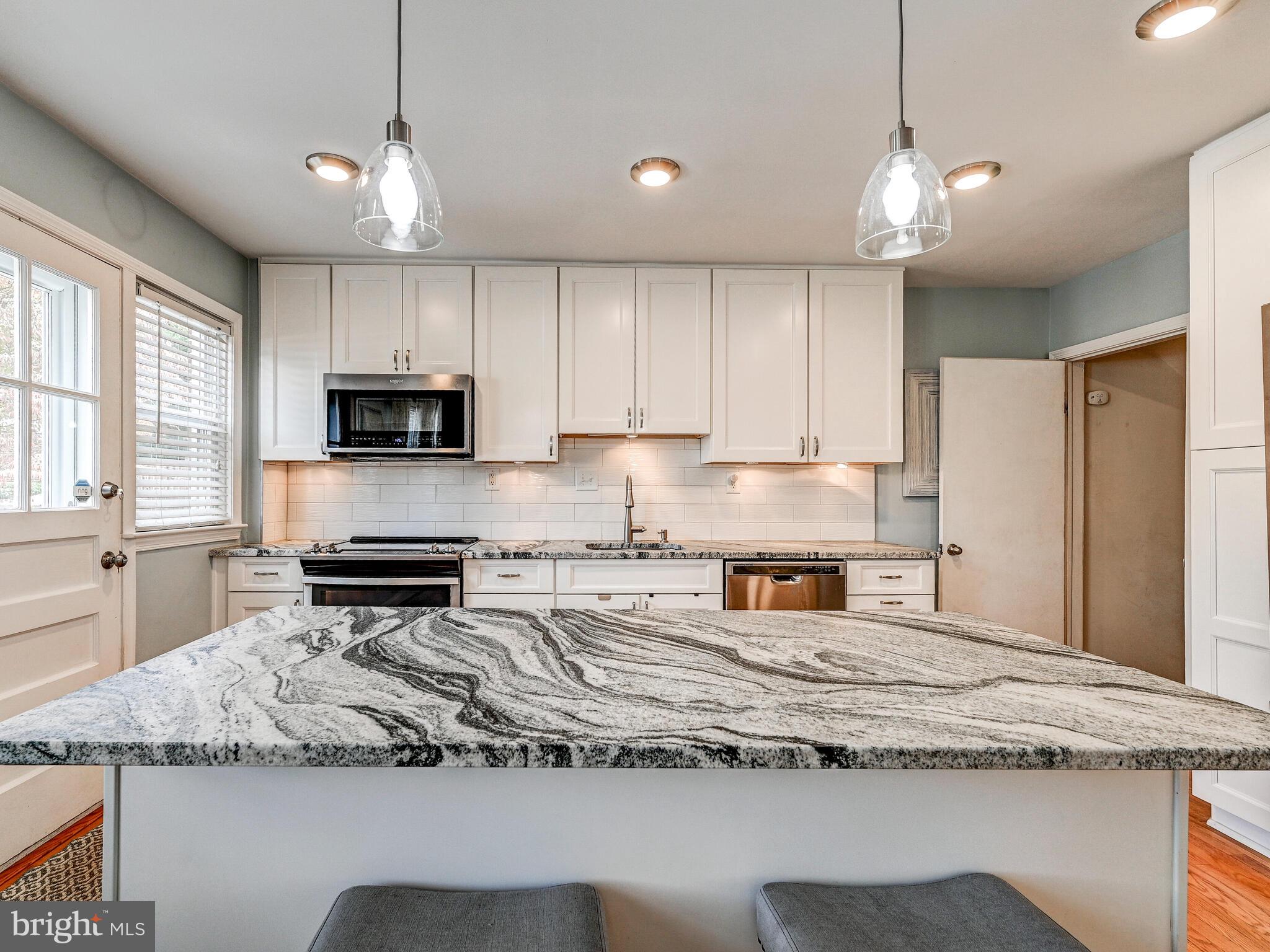 7039 Heathfield Road Baltimore, MD 21212 - Photo 11 of 33