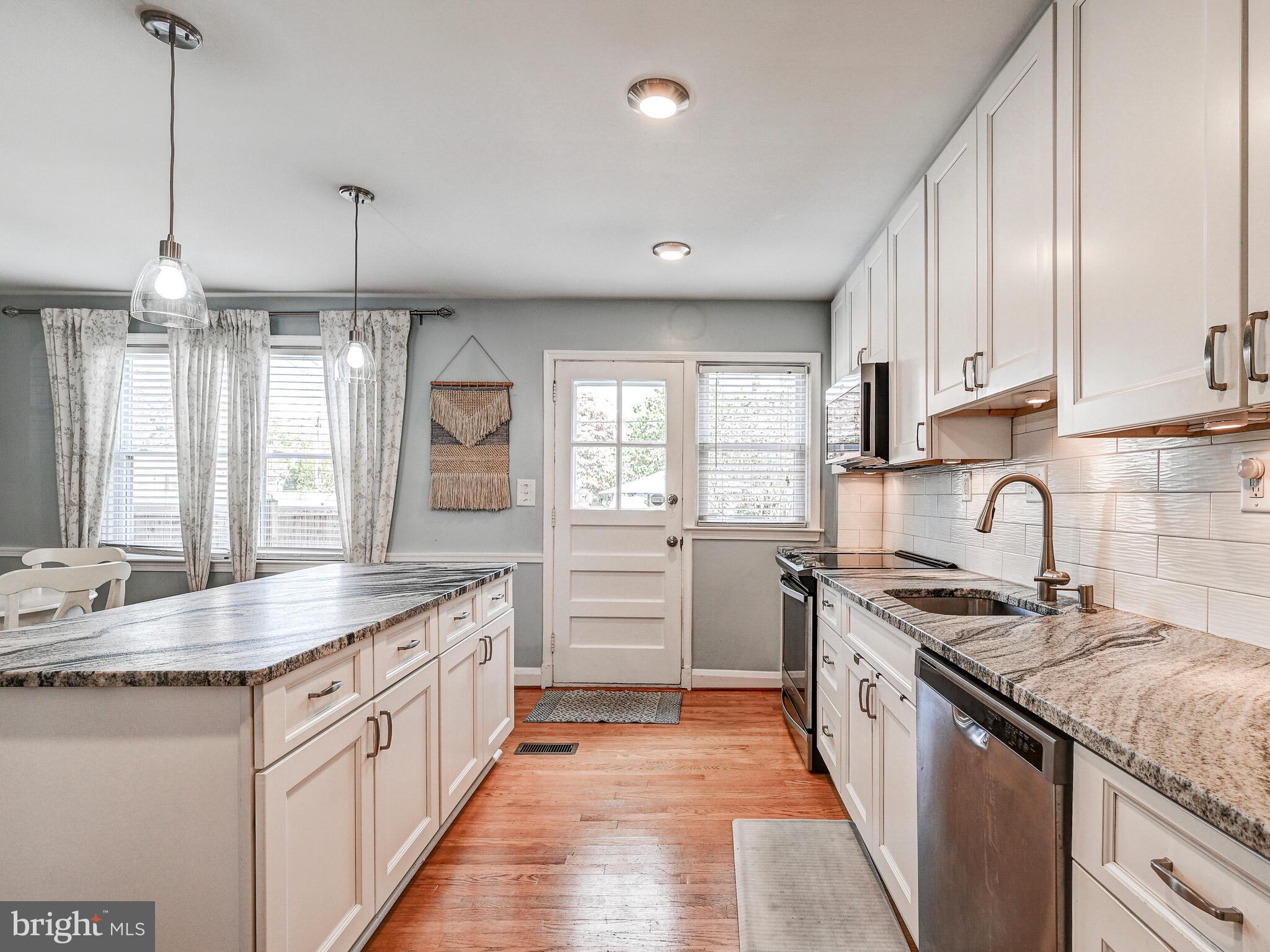 7039 Heathfield Road Baltimore, MD 21212 - Photo 8 of 33