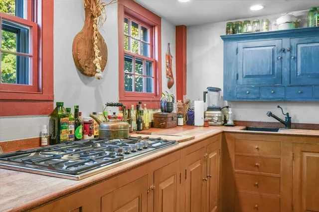 a view of a storage & utility room with washer and dryer