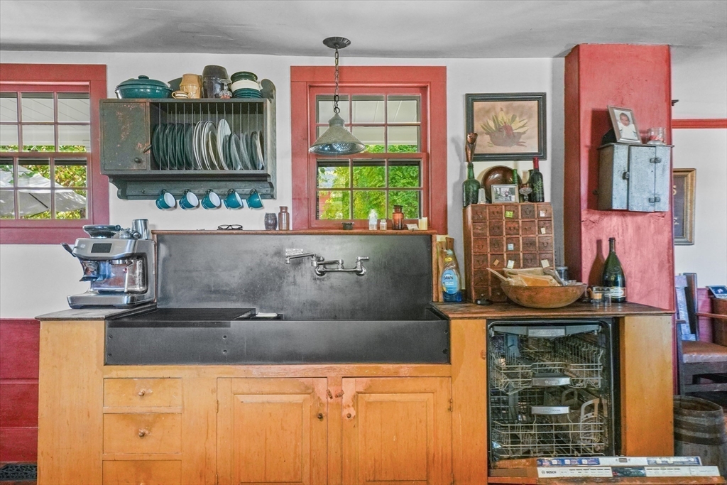 21 Sturbridge Road Brimfield, MA 01010 - Photo 8 of 41