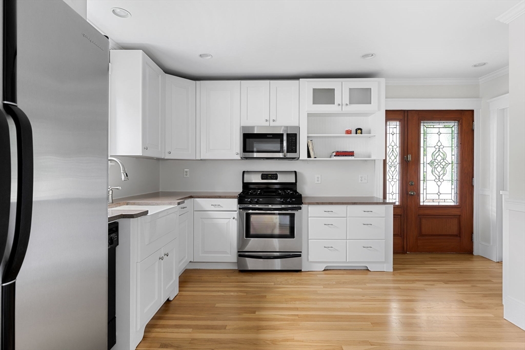 26 Thayer Road, Unit 26 Waltham, MA 02453 - Photo 8 of 27 Gallery Image 8