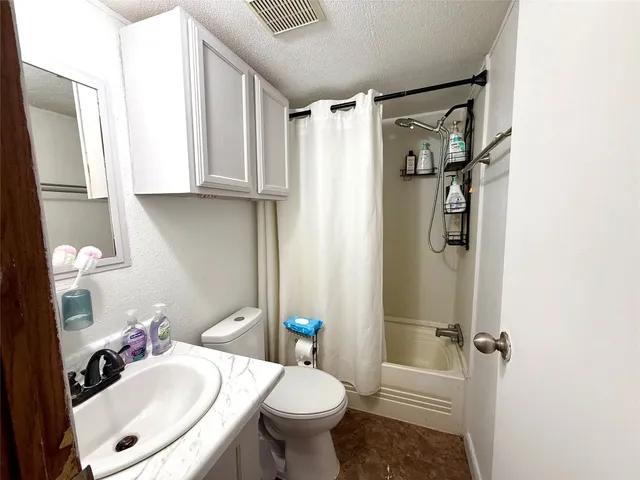 $650,000 | 685 Fox Lane, Lockhart, TX 78644