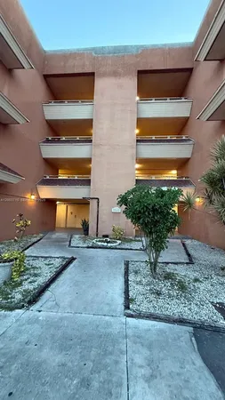 $1,750 | 17530 Northwest 68th Avenue, Unit C3008, Hialeah, FL 33015