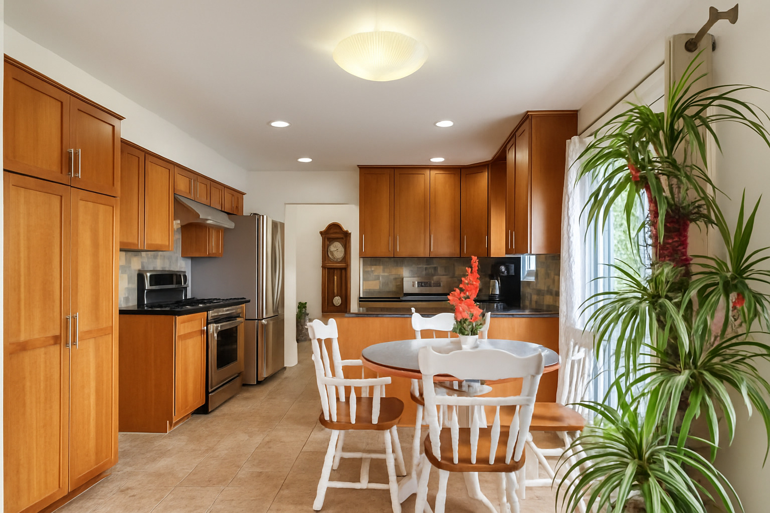 72 Wilton Lane Mundelein, IL 60060 - Photo 17 of 40 a dining room with stainless steel appliances a table and chairs