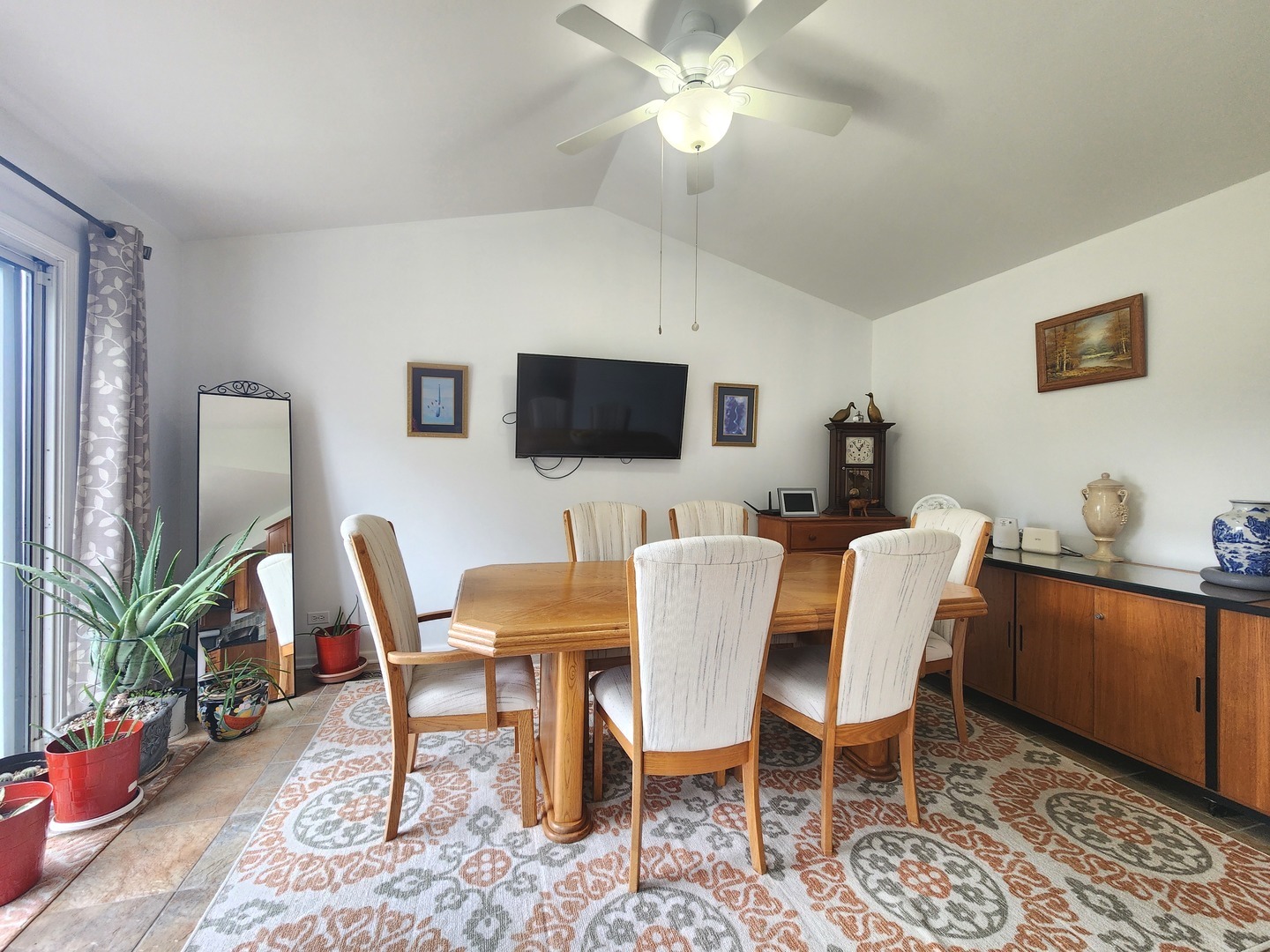 72 Wilton Lane Mundelein, IL 60060 - Photo 21 of 40 a view of a dining room with furniture