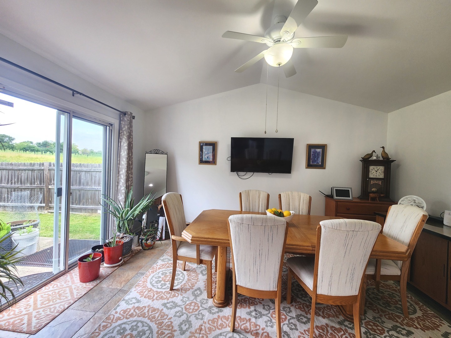 72 Wilton Lane Mundelein, IL 60060 - Photo 23 of 40 a view of a livingroom with furniture window and outside view