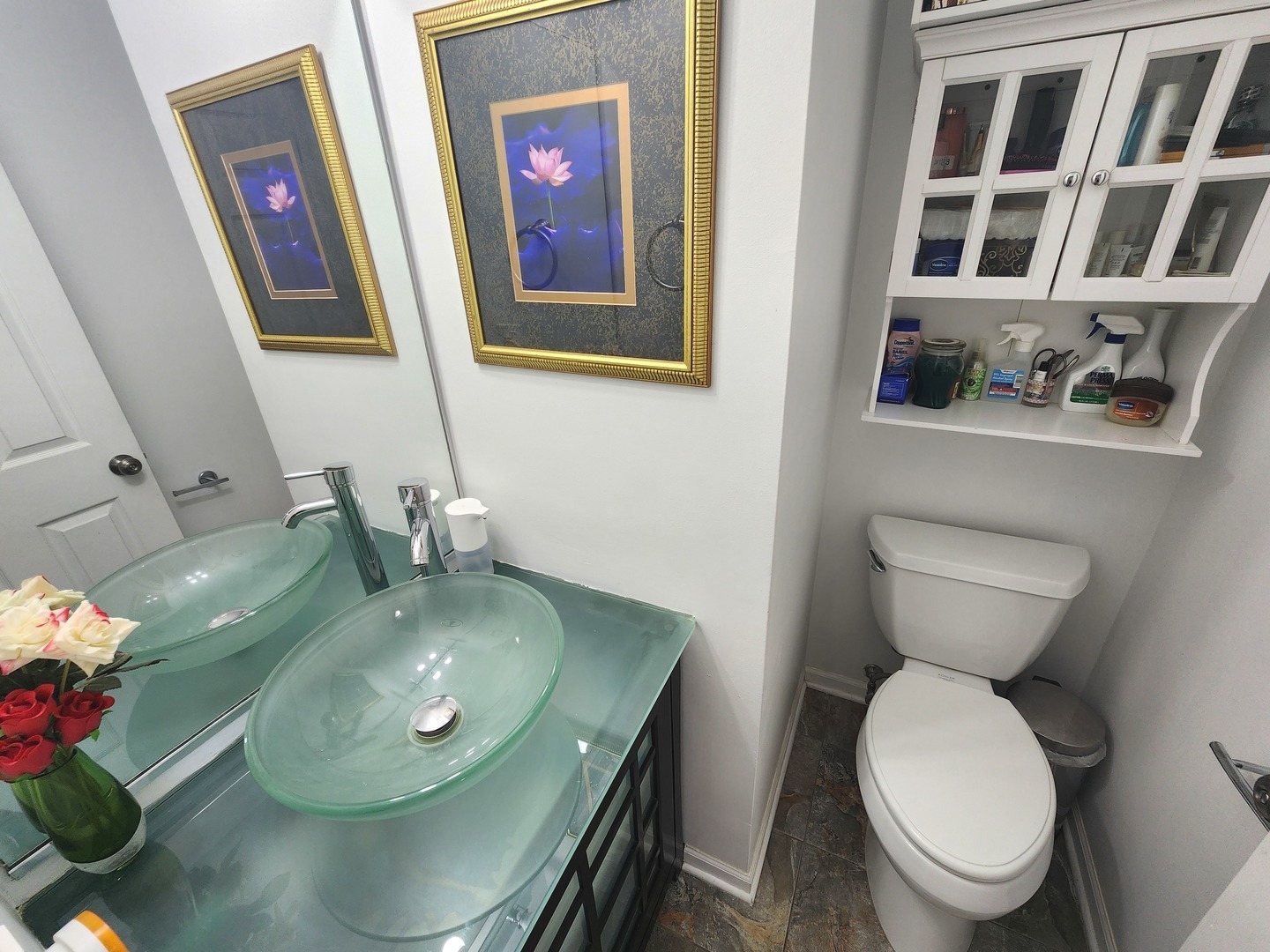 72 Wilton Lane Mundelein, IL 60060 - Photo 24 of 40 a bathroom with a toilet and a sink