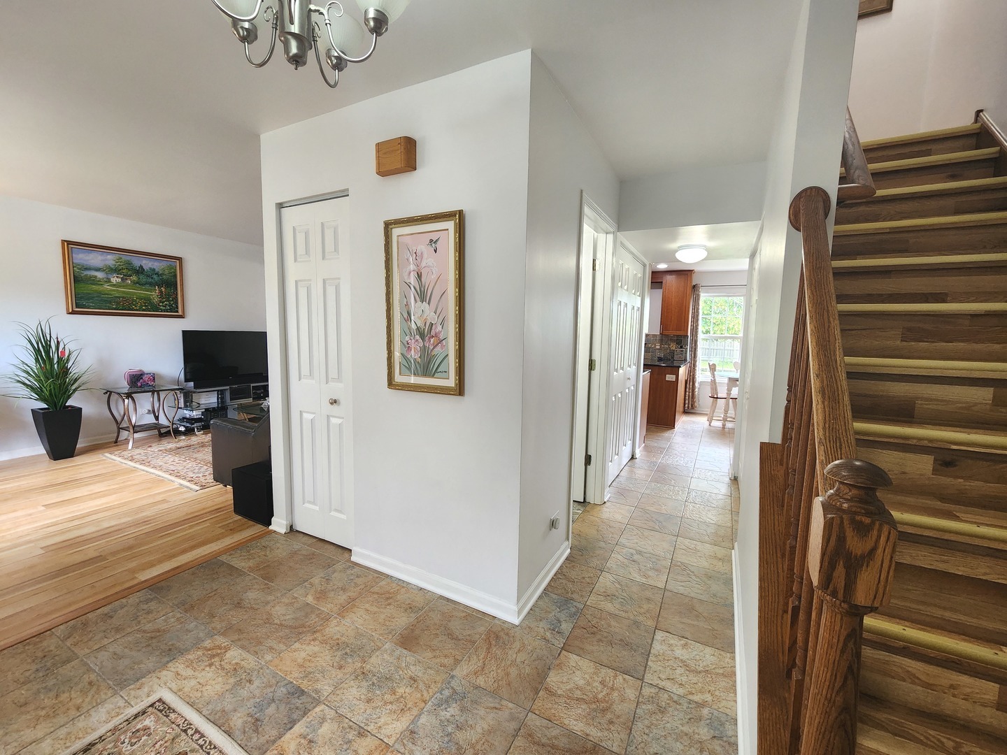 72 Wilton Lane Mundelein, IL 60060 - Photo 3 of 40 a bathroom with a sink and a mirror