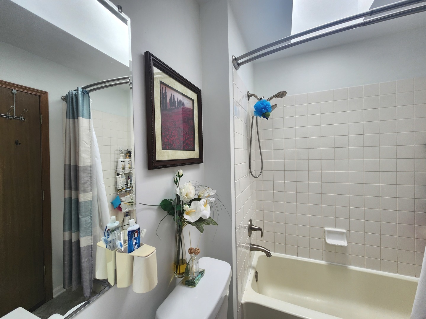 72 Wilton Lane Mundelein, IL 60060 - Photo 32 of 40 a bath room with a shower and a bath tub