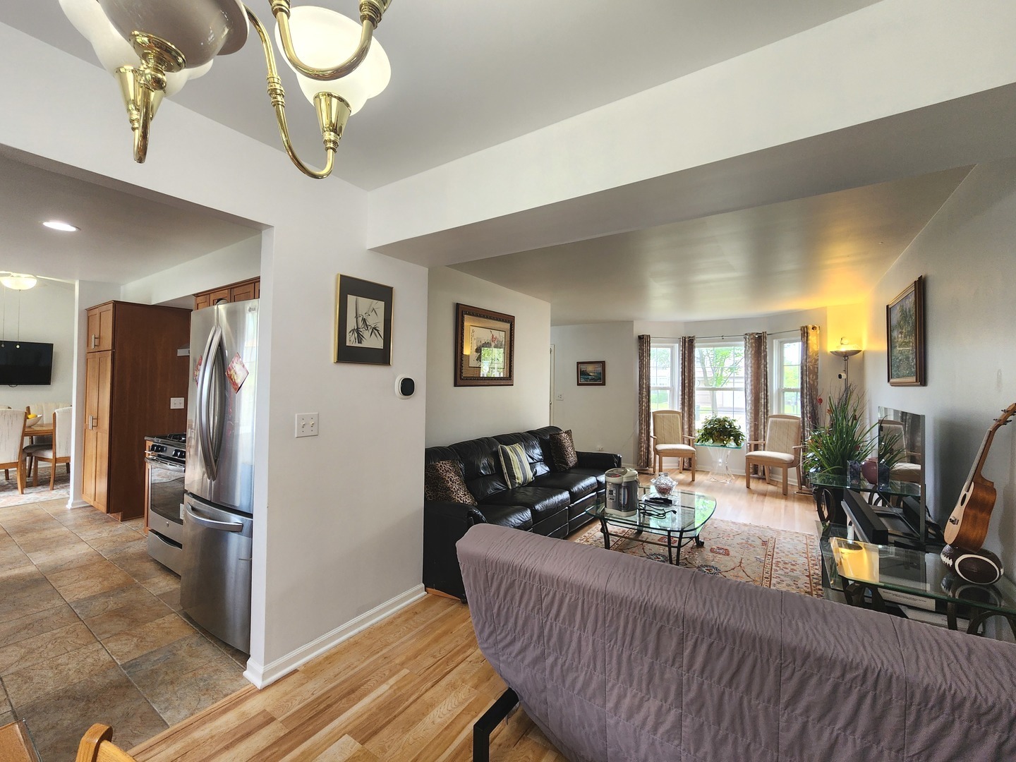 72 Wilton Lane Mundelein, IL 60060 - Photo 7 of 40 a living room with furniture