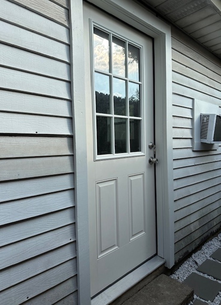 10811 Cranbrook Road Houston, TX 77042 - Photo 3 of 10 a view of entryway
